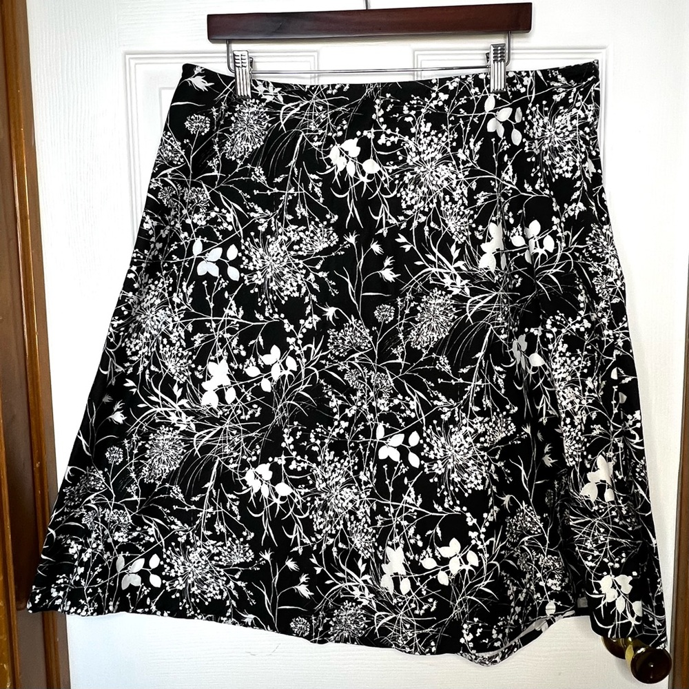 Liz Claiborne Villager Botanical Floral A-Line Skirt Black White Size 16 - Picture 6 of 6